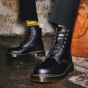 Dr Martens Size 6M Black Vegan Leather Ankle Boots Lace Up Slip Resistant P14-8